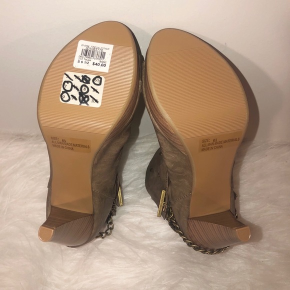 New Qupid Peep Toe Heels With Metal Detail Sz 6.5 - Picture 6 of 8